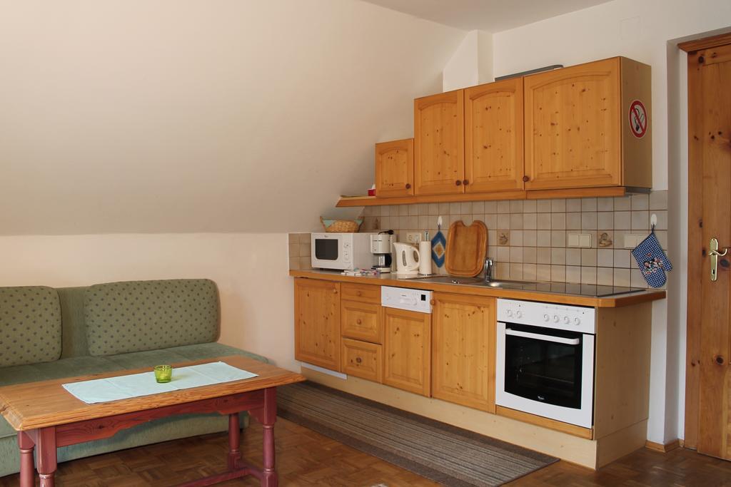 Haralds Ferienwohnungen Bad Kleinkirchheim Ruang foto