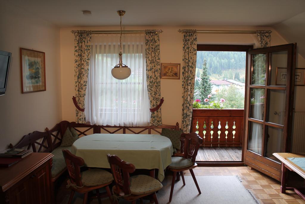 Haralds Ferienwohnungen Bad Kleinkirchheim Ruang foto