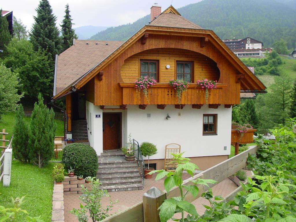 Haralds Ferienwohnungen Bad Kleinkirchheim Ruang foto